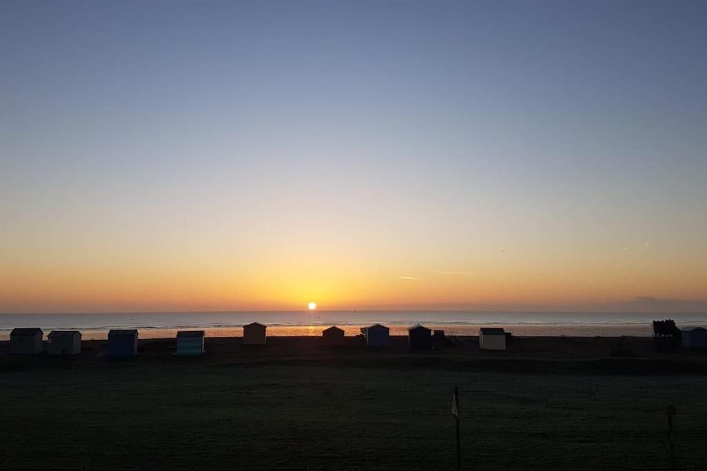 Stunning Seaviews - Beach House - Jacuzzi Bath Tub Littlestone-on-Sea Esterno foto