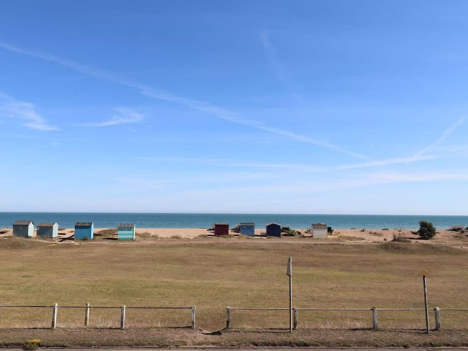 Stunning Seaviews - Beach House - Jacuzzi Bath Tub Littlestone-on-Sea Esterno foto